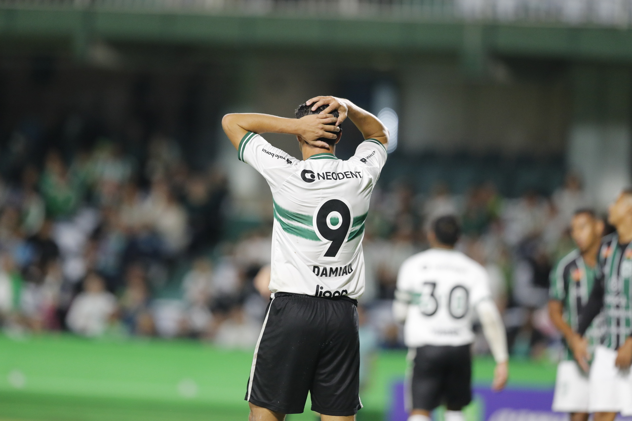 Coritiba perde Leandro Damião contra o Guarani; veja escalação