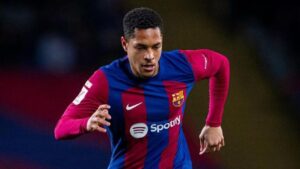 Empresário compara Vitor Roque a Vini Jr e prevê recomeço no Barcelona