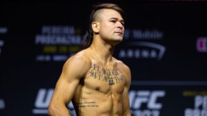 Rival de Diego Lopes no UFC desafia revanche, xinga e leva invertida