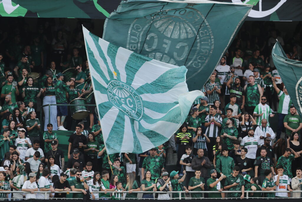 Torcida do Coritiba está na bronca.