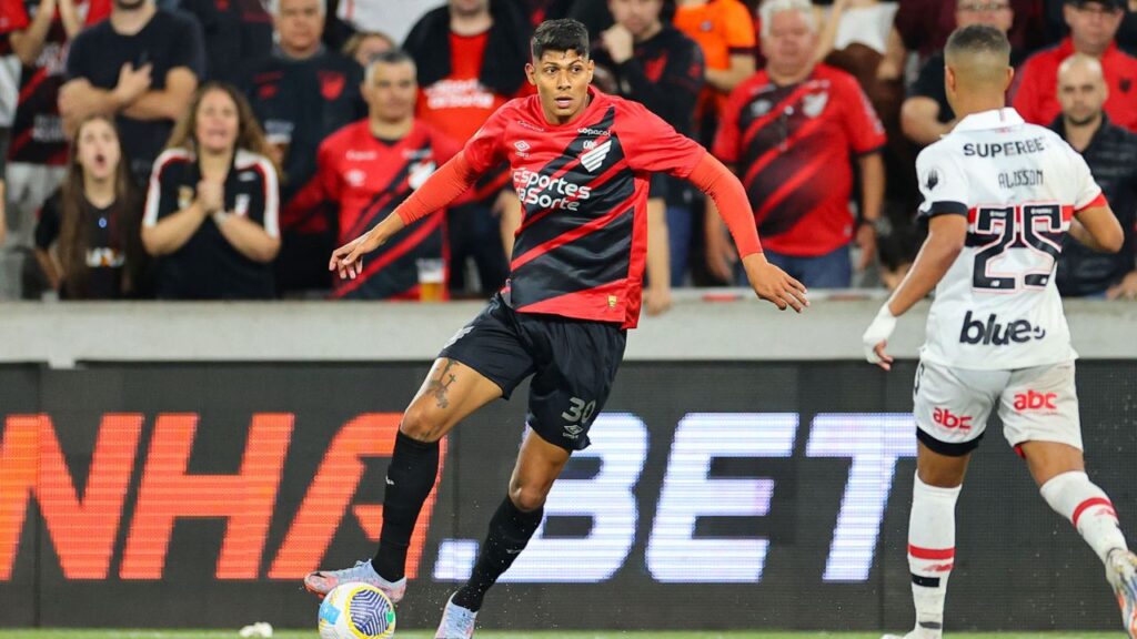 Zé Vitor pelo Athletico. Foto: José Tramontin/Athletico.