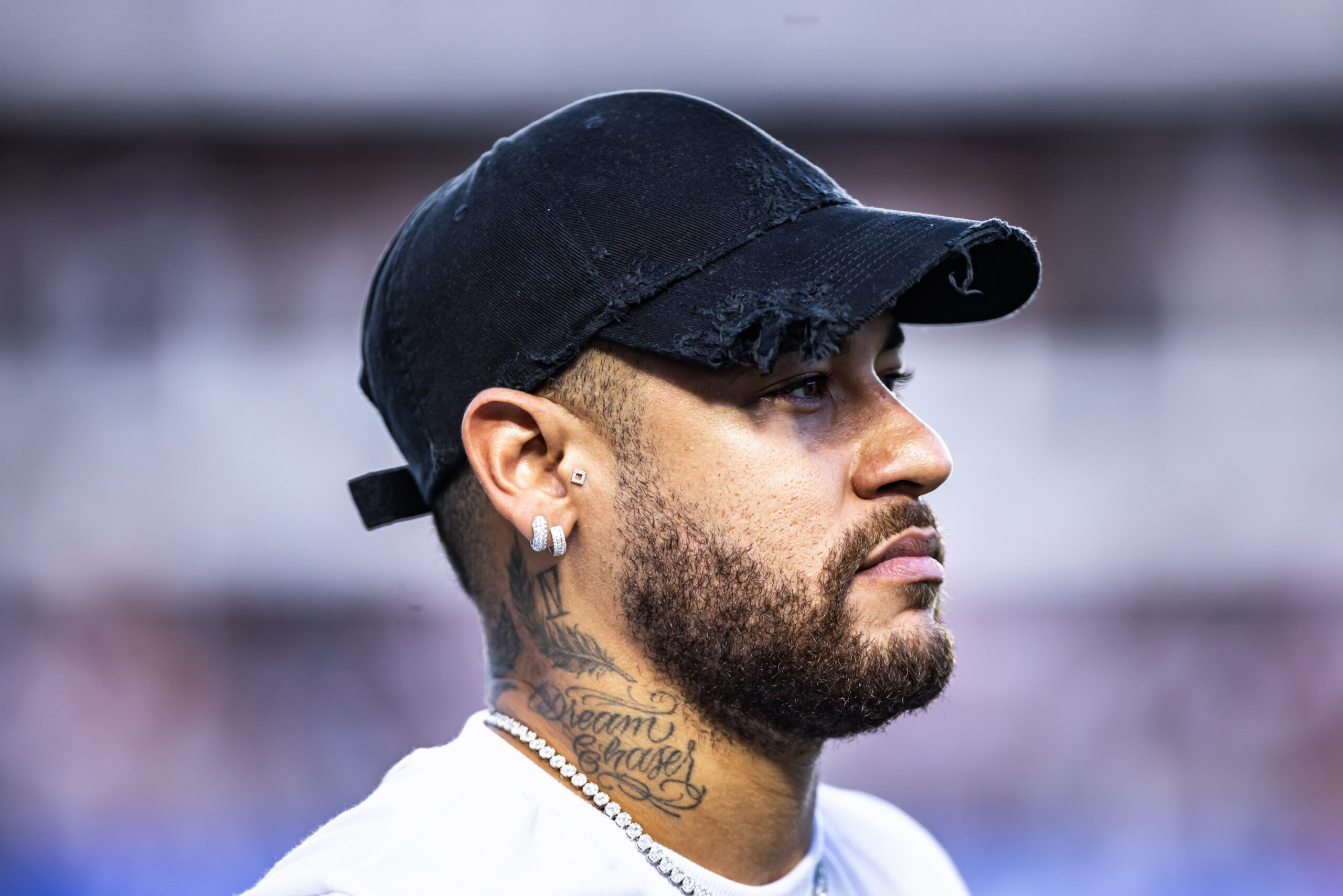 Neymar completa um ano sem jogar e coleciona polêmicas no período; relembre