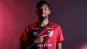 Ex-Athletico perde disputa milionária com o Barcelona