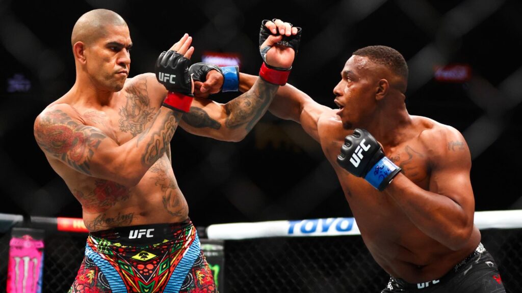 Alex Poatan e Jamahal Hill se enfrentaram no UFC 300. Foto: Icon sport