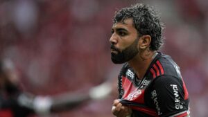 Gabigol brilha e Flamengo vence o Atlético-MG na primeira partida da final