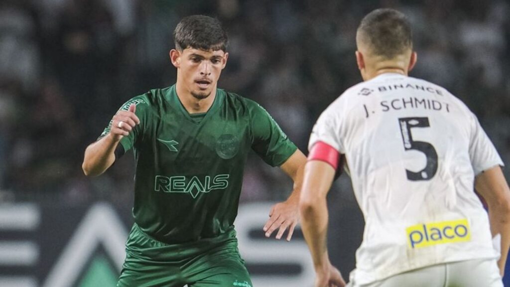 Henrique Melo estreou pelo Coritiba contra o Santos, em 2024