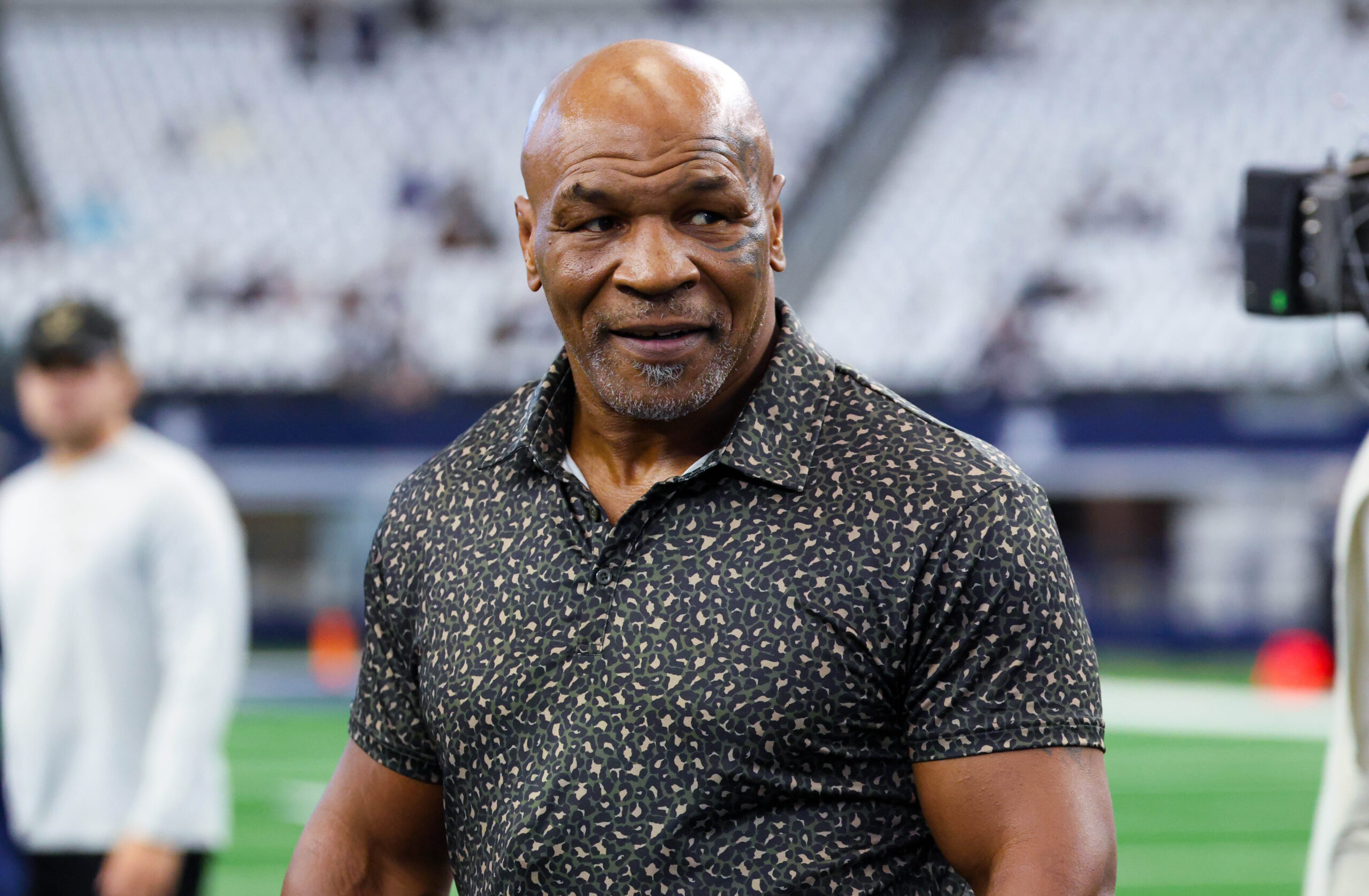 Mike Tyson x Jake Paul: Netflix mostra nádegas de lenda do boxe nos bastidores