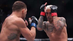 Charles do Bronx questiona golpes ilegais de Michael Chandler no UFC 309