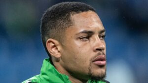 Negociação de Vitor Roque com Palmeiras sofre reviravolta; entenda