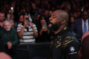 Agora vai? Aposentado, Jon Jones se anima para encarar Tom Aspinall no UFC