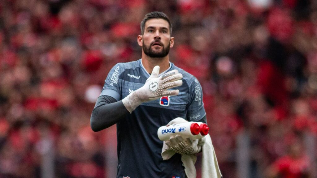 Gabriel Gasparotto protagonizou lance bizarro.