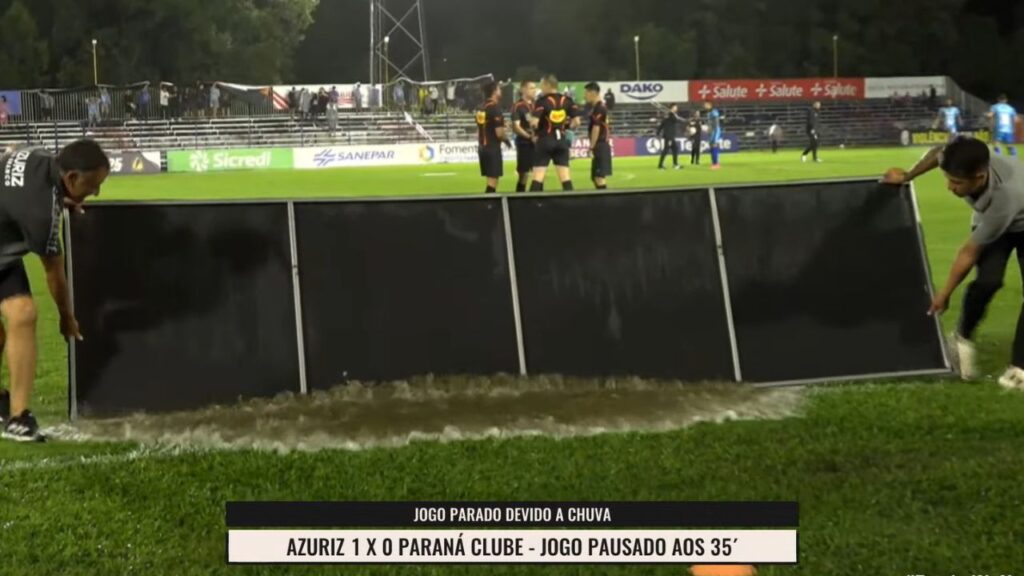 Placa virou rodo em Azuriz x Paraná Clube. Foto: Reprodução/NSports.