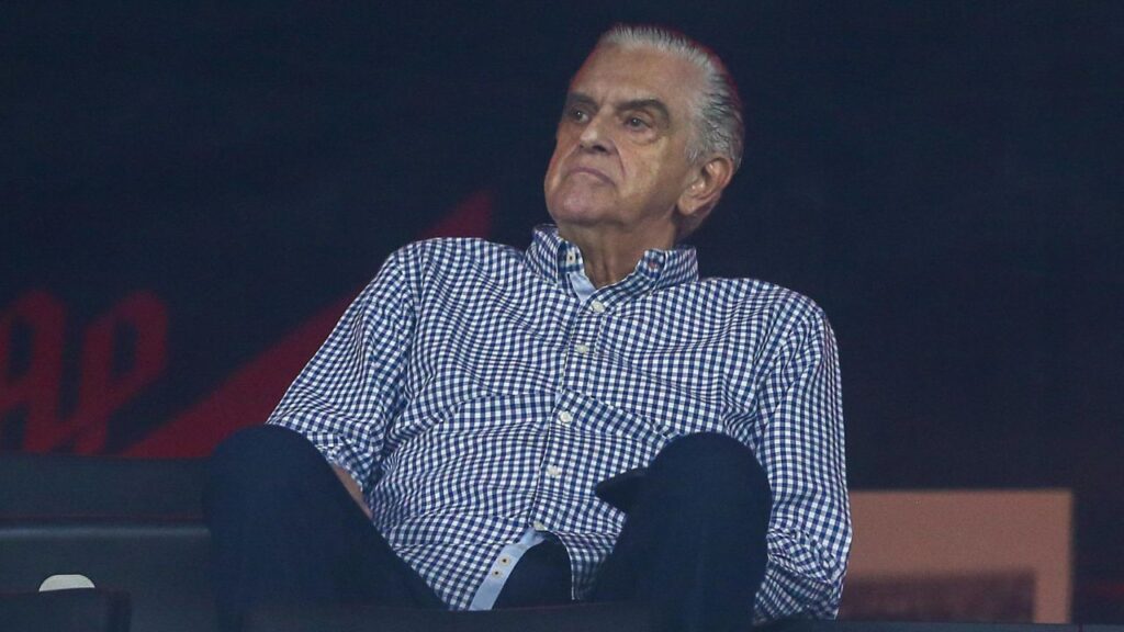 Petraglia foi xingado e insultou torcedores do Athletico na Arena