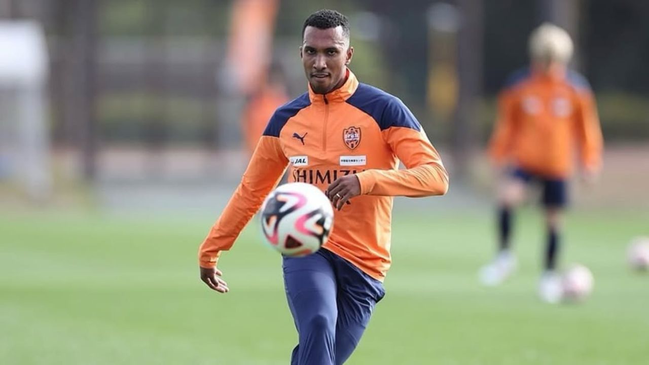 Lucas Braga estava no futebol japonês e agora está perto do Vitória