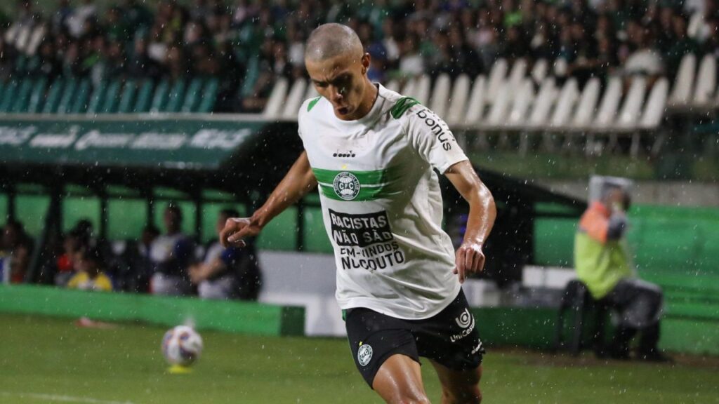 Jovem João Almeida deve ganhar mais oportunidades. Foto: IconSport