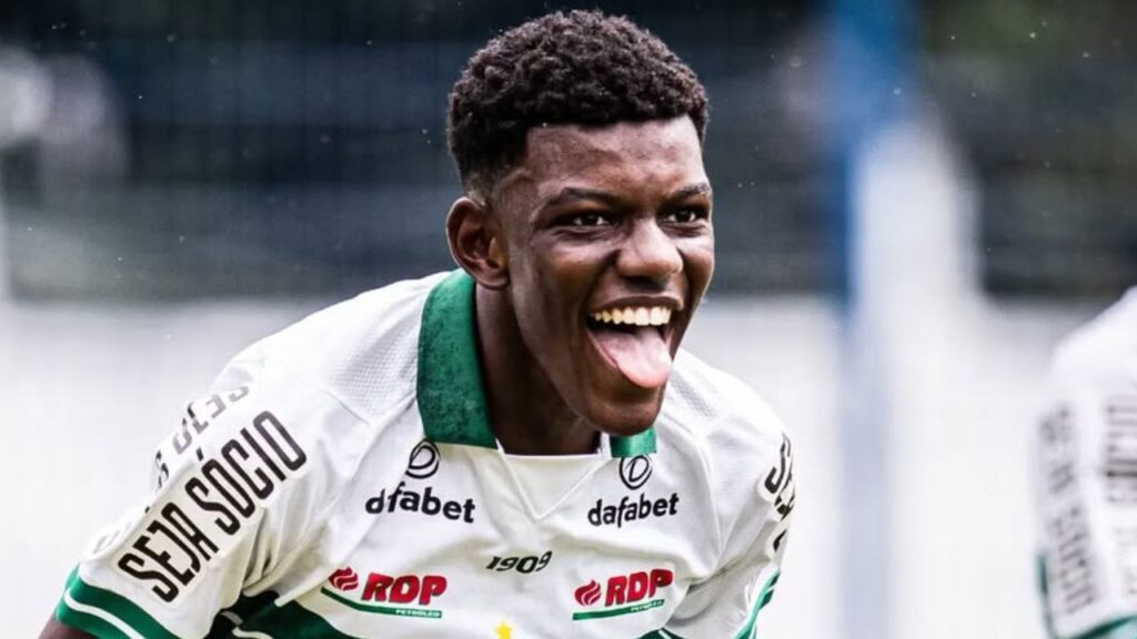 Khensane, de apenas de 16 anos estreou no Coritiba