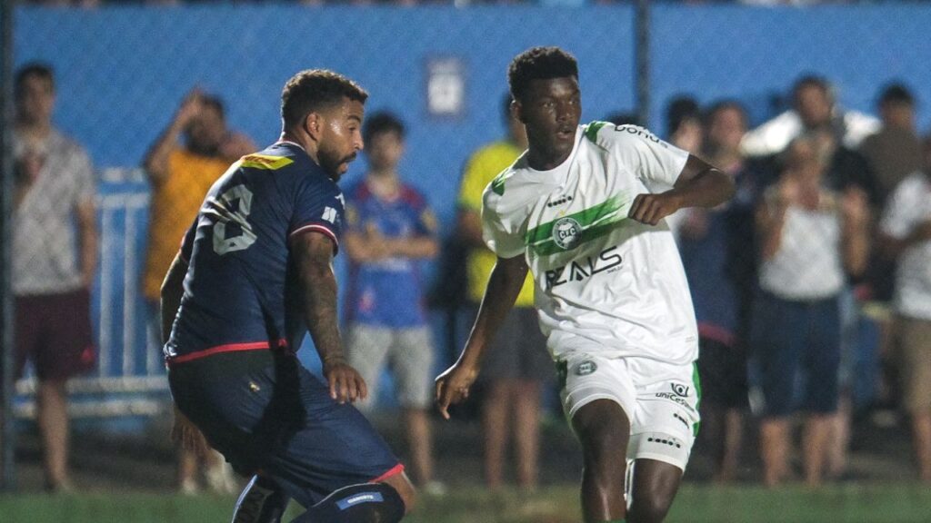Khensane na estreia pelo Coritiba