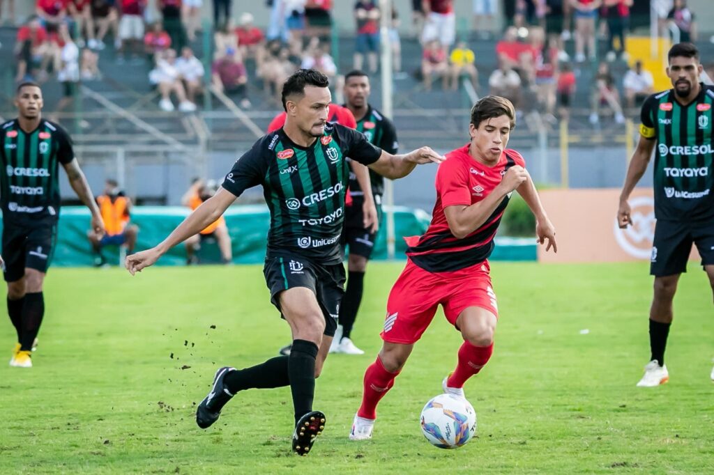 João Cruz foi importante e decidiu o jogo pelo Furacão.
