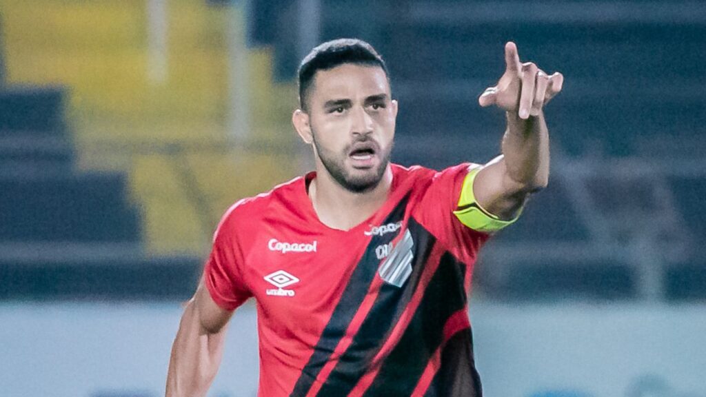 Alan Kardec é o artilheiro do Athletico.
