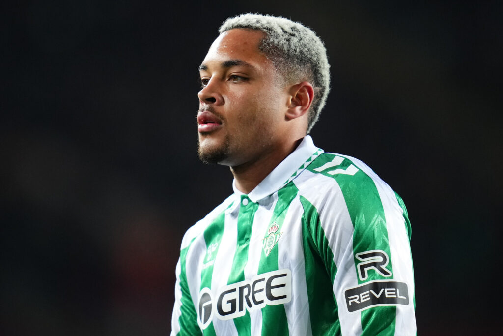 Vitor Roque em jogo do Real Betis.