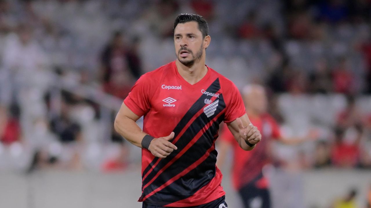 Giuliano fez a sua estreia pelo Athletico.