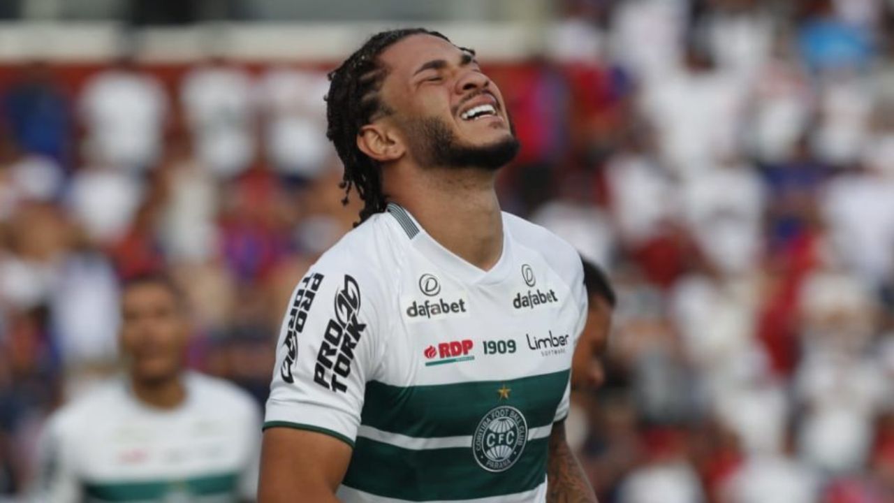 Luizão hoje atua em clube dos Emirados Árabes