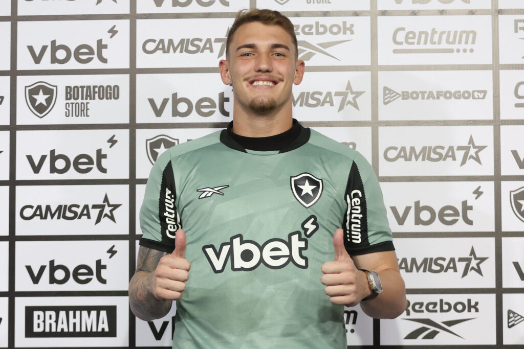 Léo Linck foi apresentado no Botafogo.