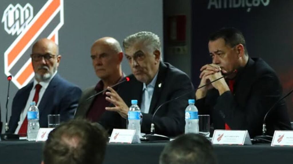 Petraglia durante reunião do Conselho do Athletico. Foto: Divulgação/Athletico