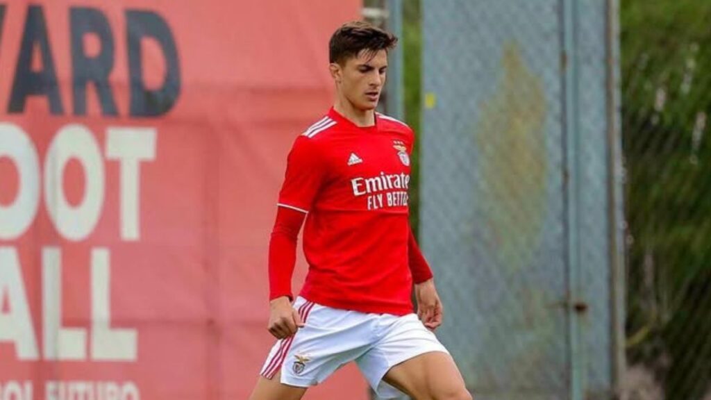 Zagueiro negocia com Coritiba. Foto: Divulgação/Benfica.