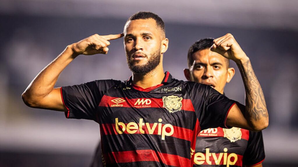 Gustavo Coutinho reforça o Coxa. Foto: IconSport