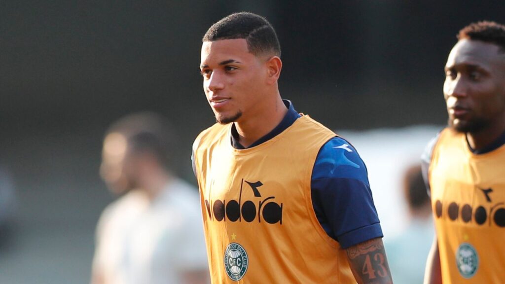 jhonny-deixa-coritiba-acerta-volta-redonda