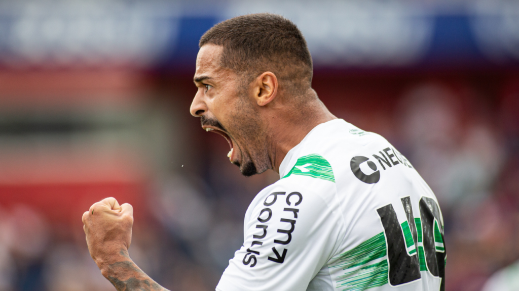 Dellatorre é o artilheiro do Coxa na temporada