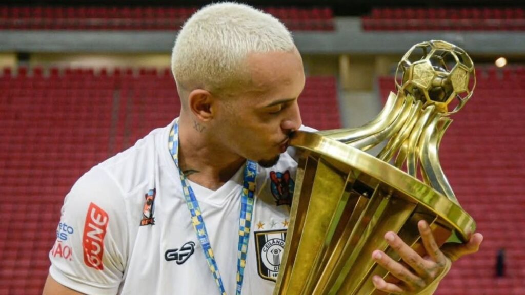 Felipe Clemente é o artilheiro do Ceilândia, campeão do Candangão. Foto: Divulgação/Ceilândia.