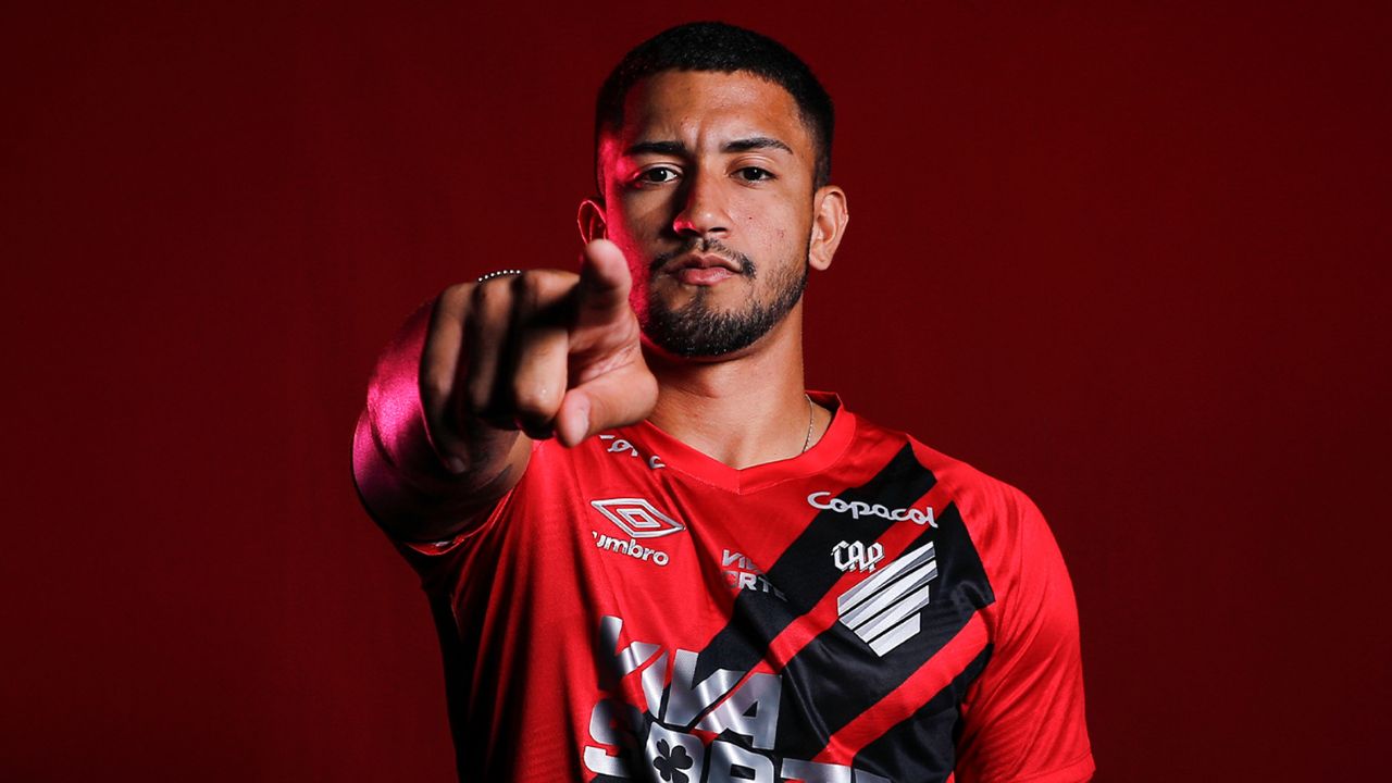 Renan Peixoto foi anunciado pelo Athletico