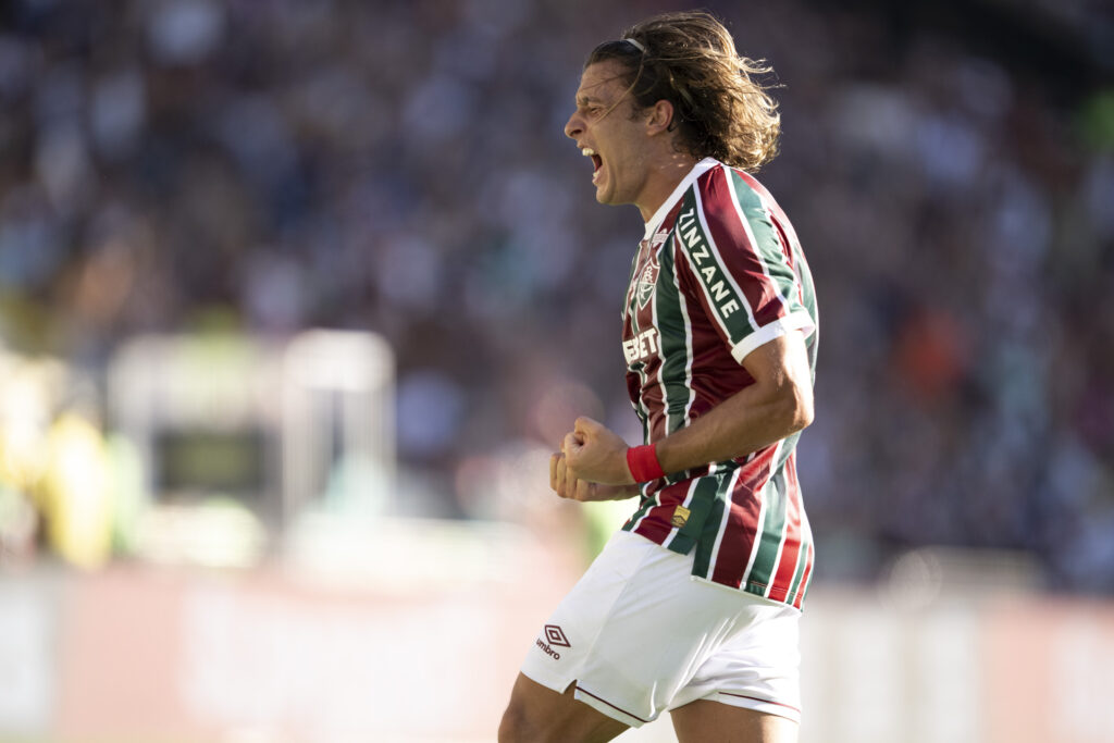 Canobbio comemora gol pelo Fluminense.