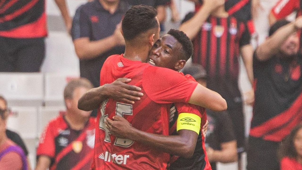 Léo Pelé e Belezi contra o Azuriz