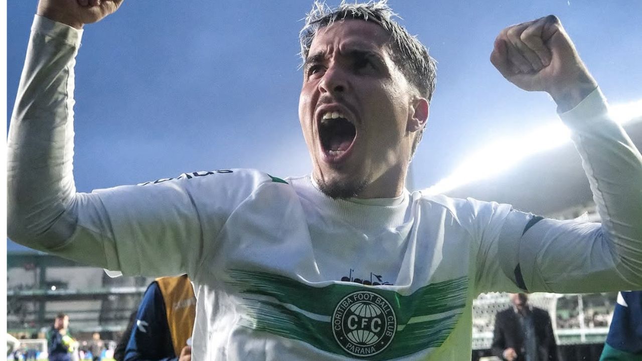 Artilheiro do Coritiba vira símbolo da boa campanha na Série B