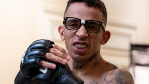 “Brasileiro sou eu p…”: Carlos Prates detona rival e promete nocaute no UFC