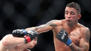 Brasileiro faz forte desabafo após sofrer primeira derrota no UFC