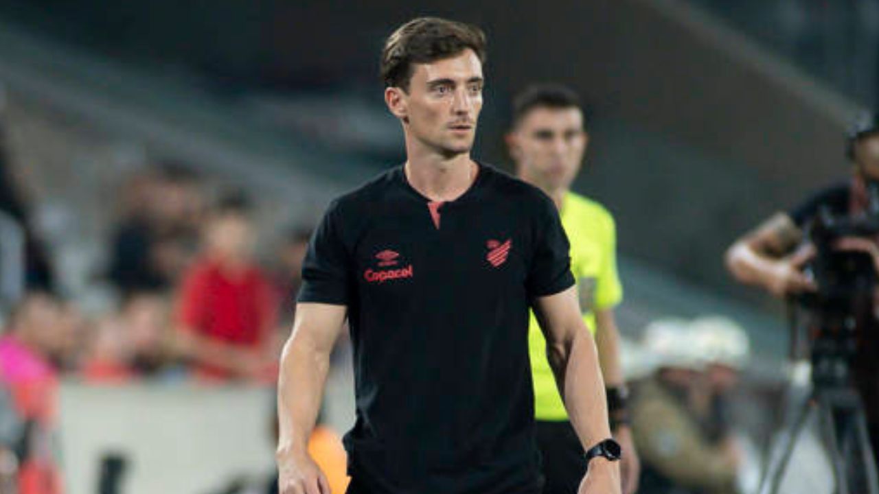 Interino do Athletico chama elenco de Ferrari e projeta: “Esse time vai voar”
