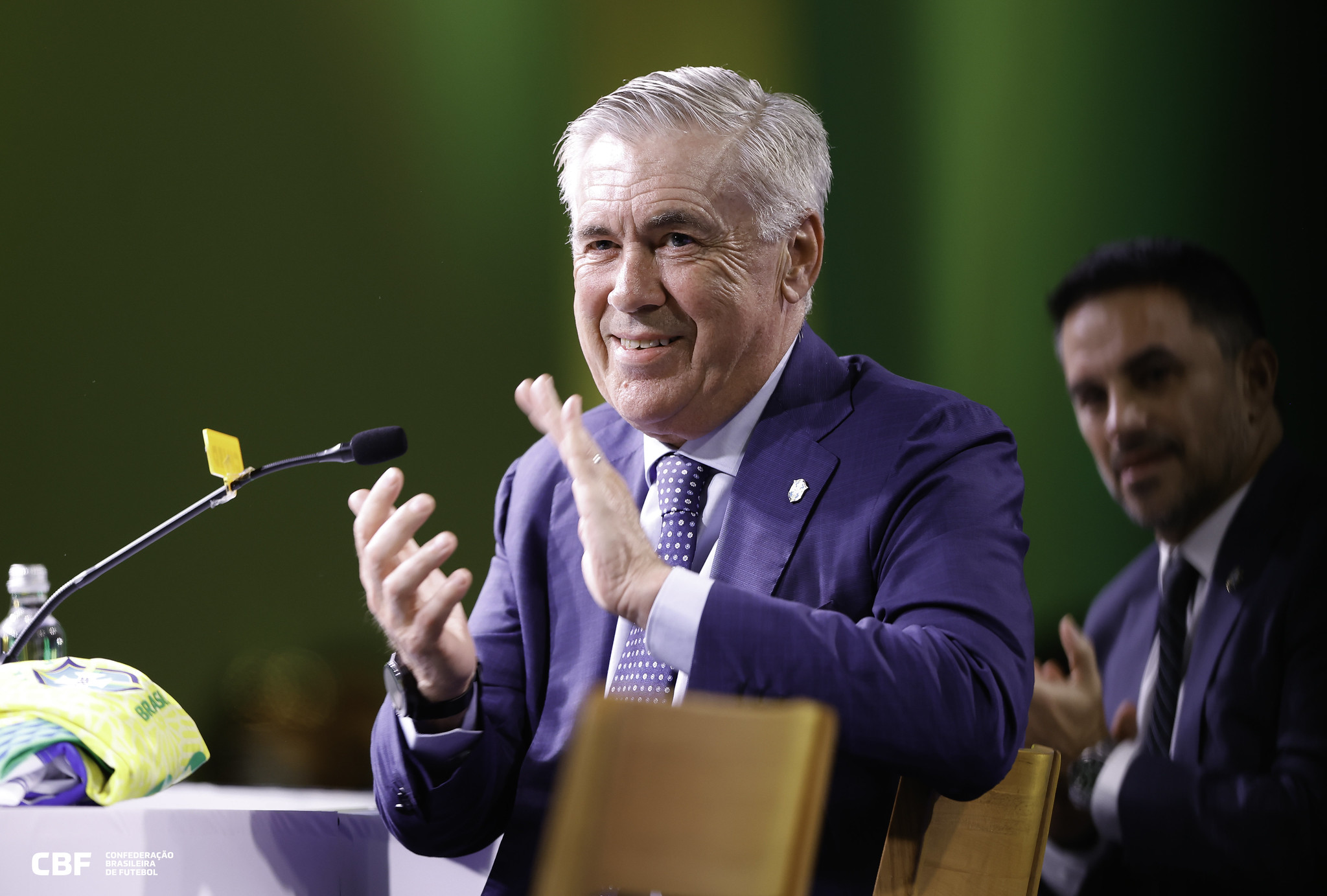 Seleção brasileira inicia nova era, com melhor técnico do mundo e ilustre desconhecido na CBF