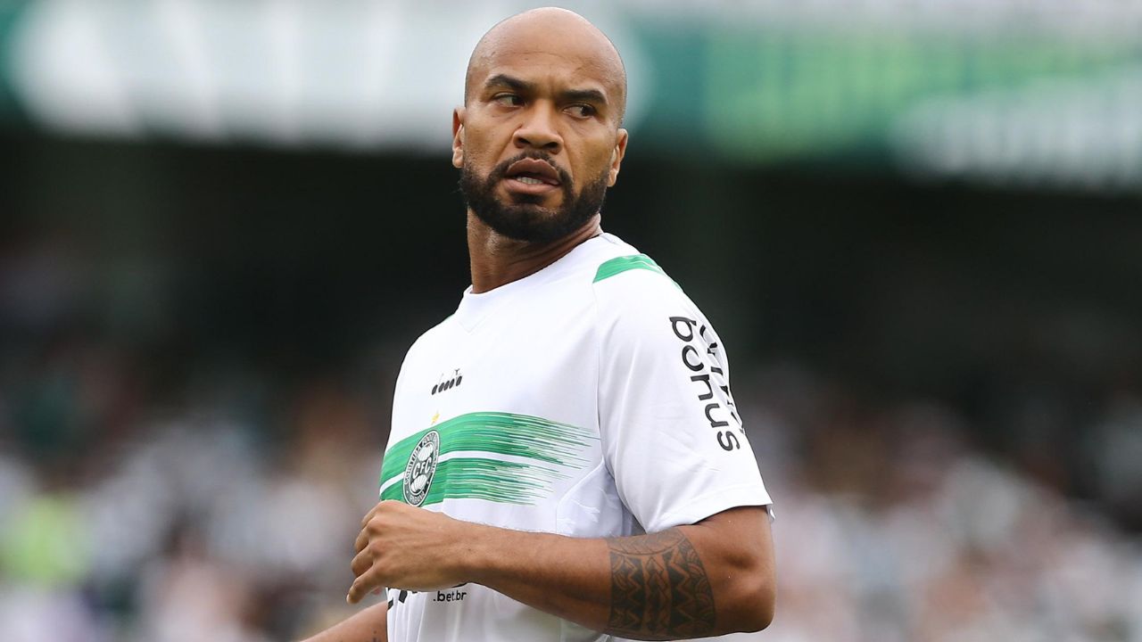 Rodrigo Moledo é ‘esquecido’ no Coritiba e completa seis meses sem jogar