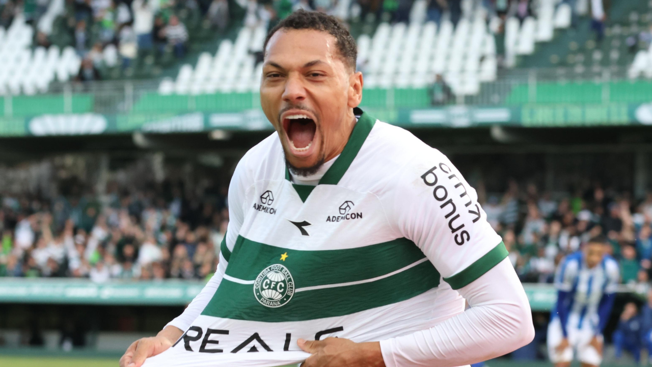 No estilo ‘saber sofrer’, Coritiba bate Avaí e é vice-líder da Série B