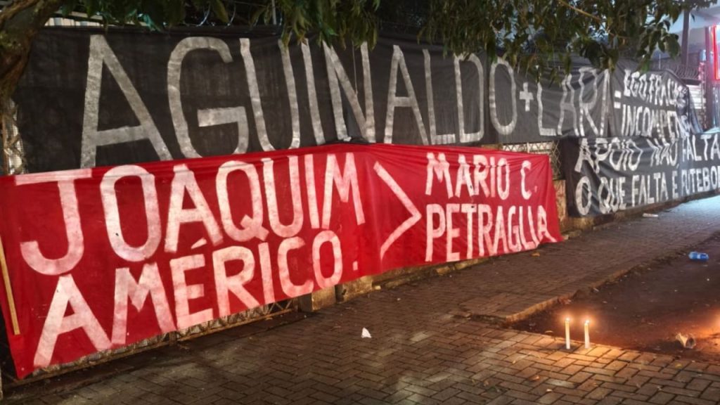 athletico-protesto-torcida