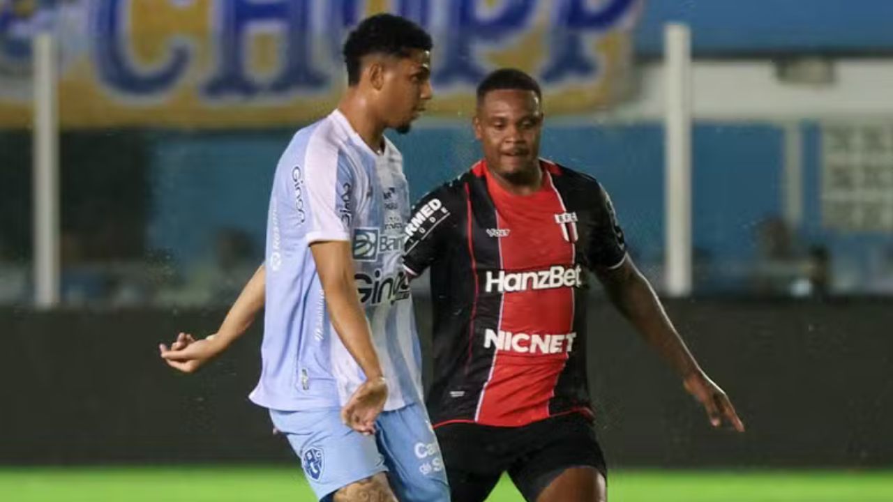 Ex-Coritiba celebra ‘estreia relâmpago’ em rival da Série B: “Desceu do avião e entrou em campo”