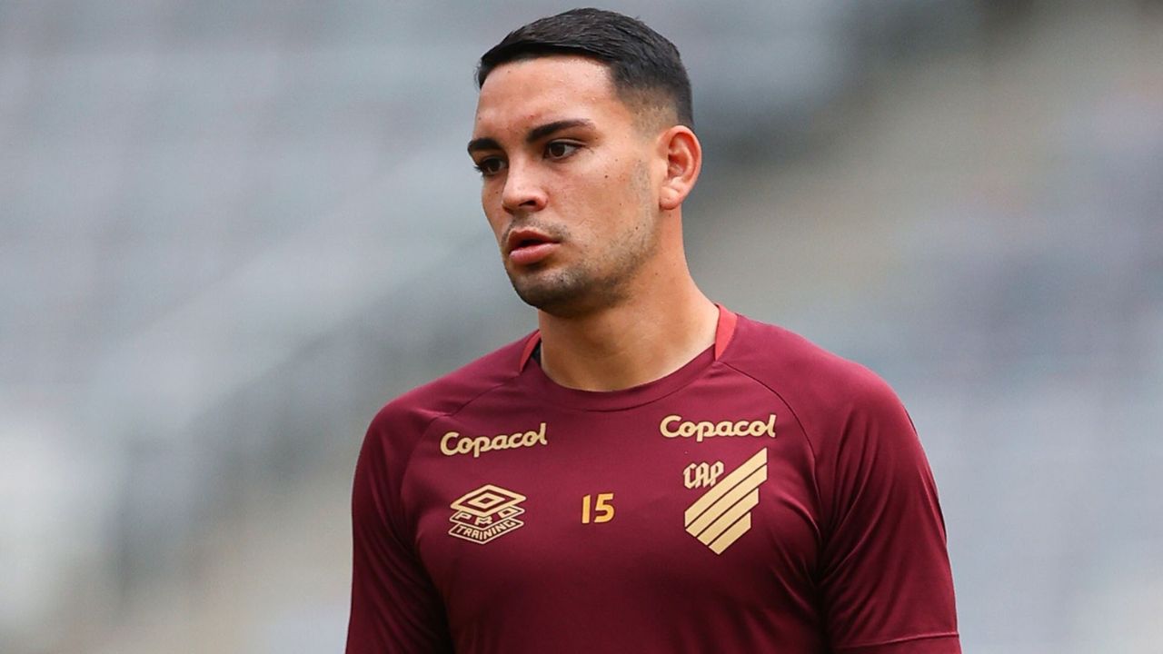 Gringo encaminha saída do Athletico sem jogar nenhum minuto