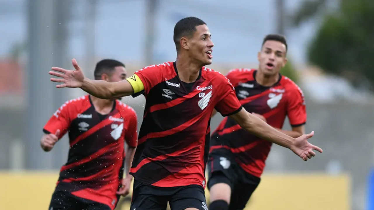Promessa que não vingou no Athletico é emprestada para clube europeu