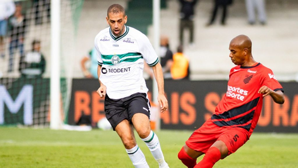 slimani-fernandinho-coritiba-athletico