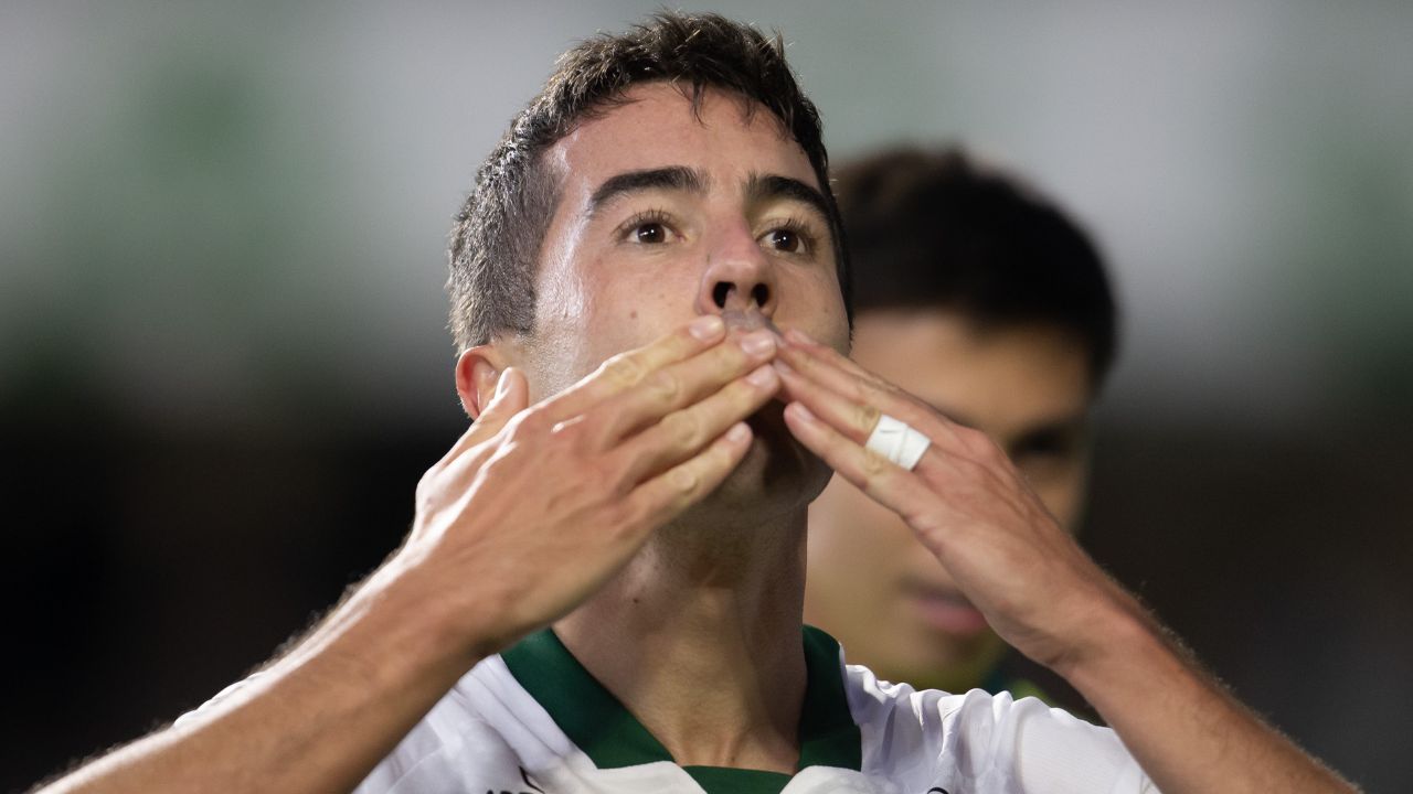 Reforço de peso do Coritiba, De Pena marca pela primeira vez e decide contra o Avaí