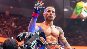 Pantoja sobe em ranking geral do UFC após defender cinturão pela quarta vez